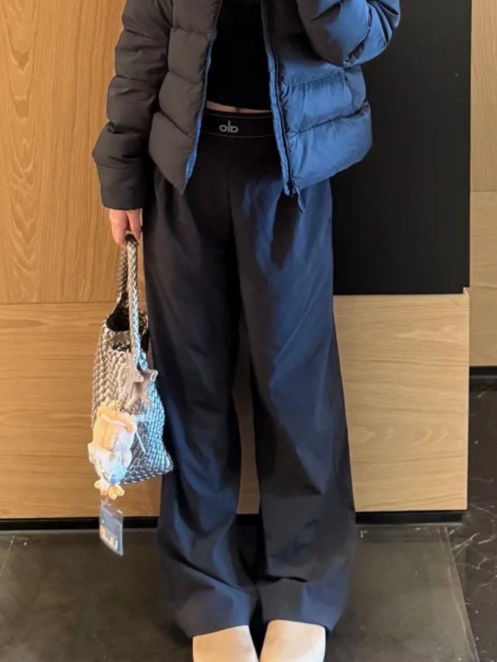 ALO Yoga Suit Up Trouser (Regular) 👖 Black New With Tags ✨ Cozy Relaxed Fit - Picture 3 of 8